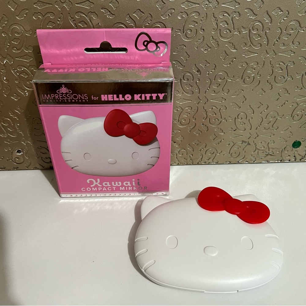 Hello Kitty Kawaii Compact Mirror - Picture 2 of 2